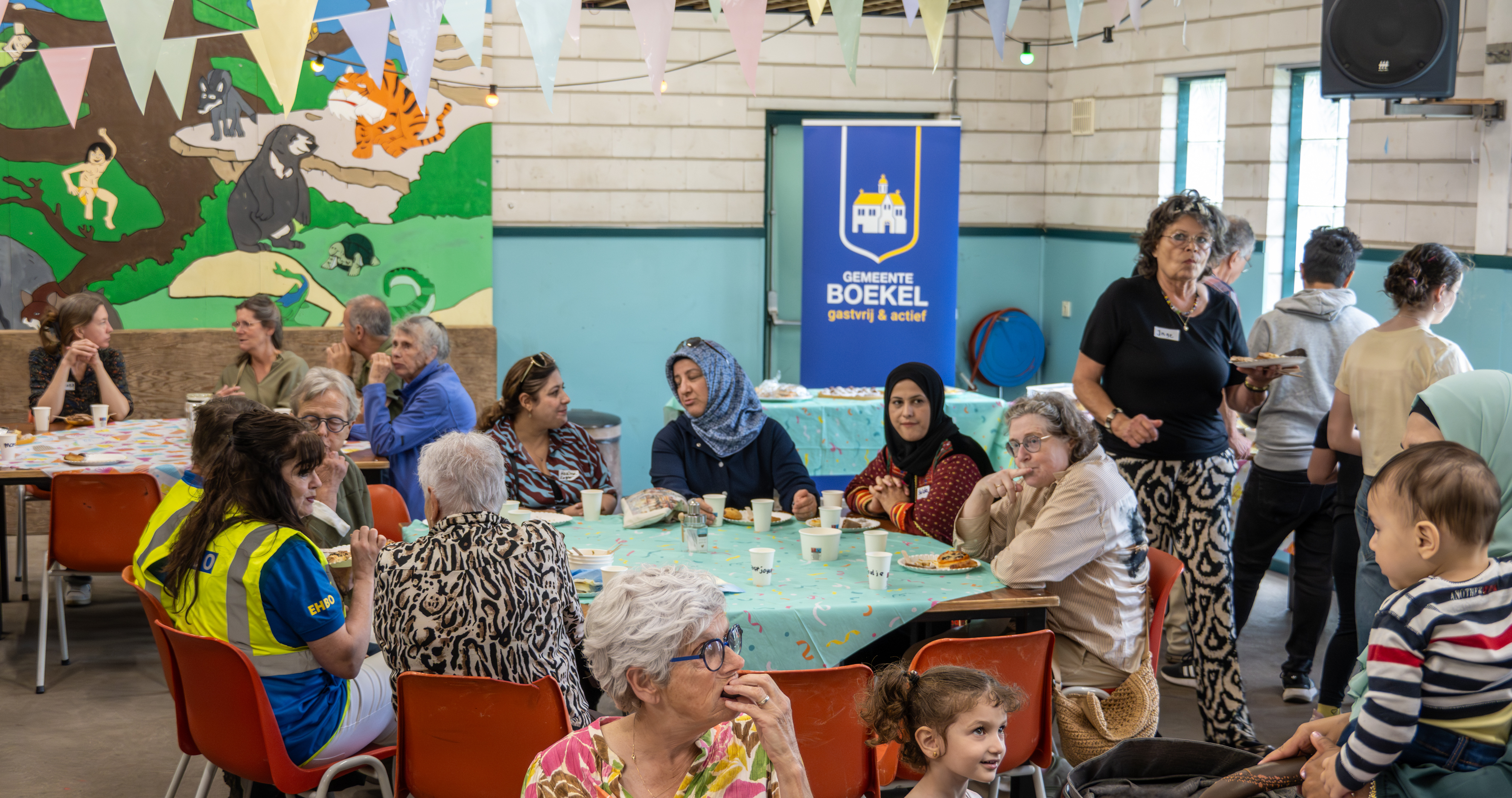 Inwoners van Boekel, van geboren en getogen Boekelnaren tot nieuwe inwoners, samen voor een gezellige middag vol ontmoeting, gesprek en lekker eten.