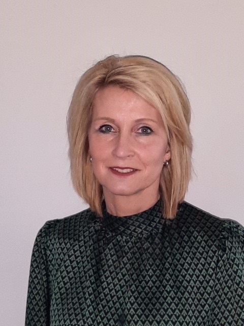 Pasfoto van C.J.M. (Caroline) van den Elsen